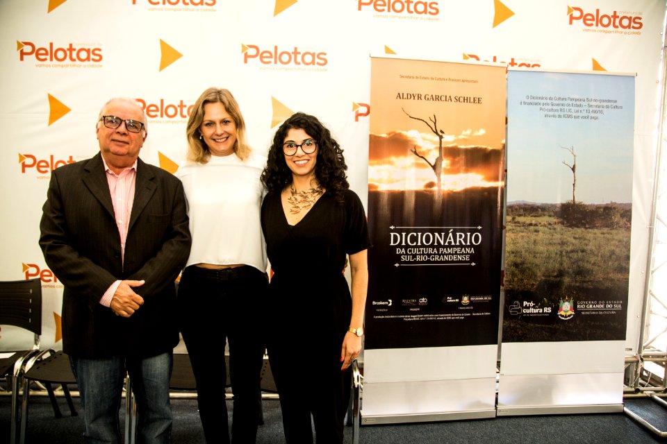 09.04.2019 - Prefeita Paula Mascarenhas  durante evento de lançamento do livro ‘Dicionário da Cultura Pampeana’ do escritor Aldyr Garcia Schlee e abertura de votação para o novo nome do Salão Nobre, com nomes sugeridos pelo próprio - Foto: Gustavo Vara