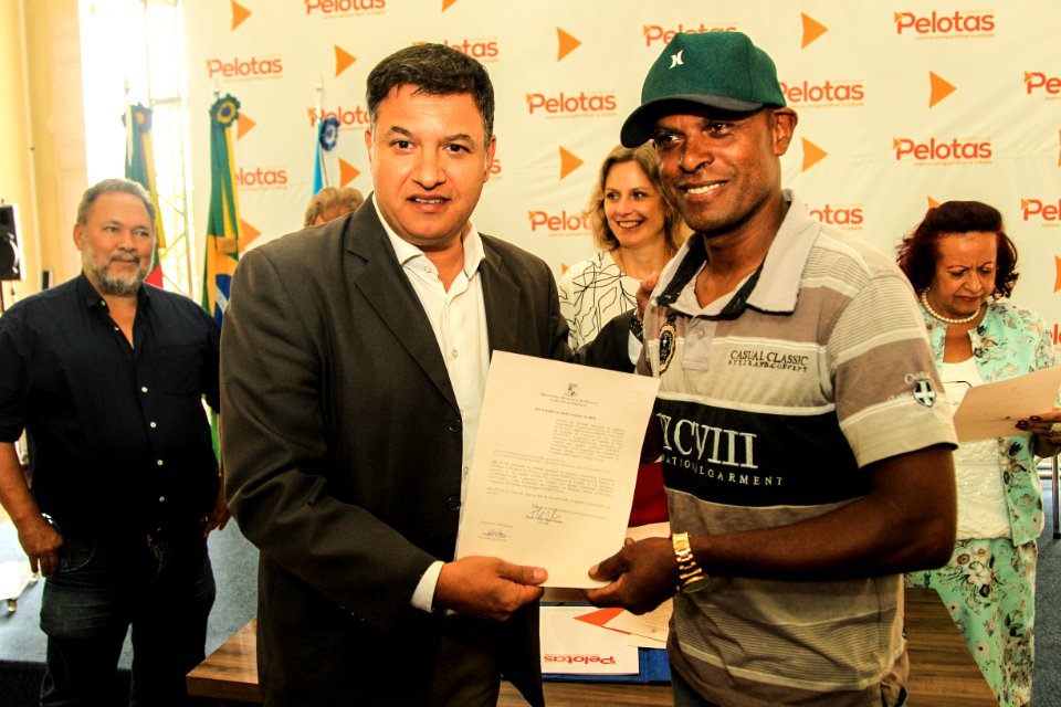 10.01.2019 - Prefeita Paula Mascarenhas realiza assinatura da lei que declara de utilidade pública seis cooperativas - Foto: Gustavo Vara