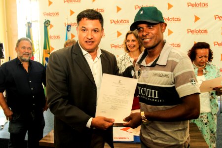 10.01.2019 - Prefeita Paula Mascarenhas realiza assinatura da lei que declara de utilidade pública seis cooperativas - Foto: Gustavo Vara