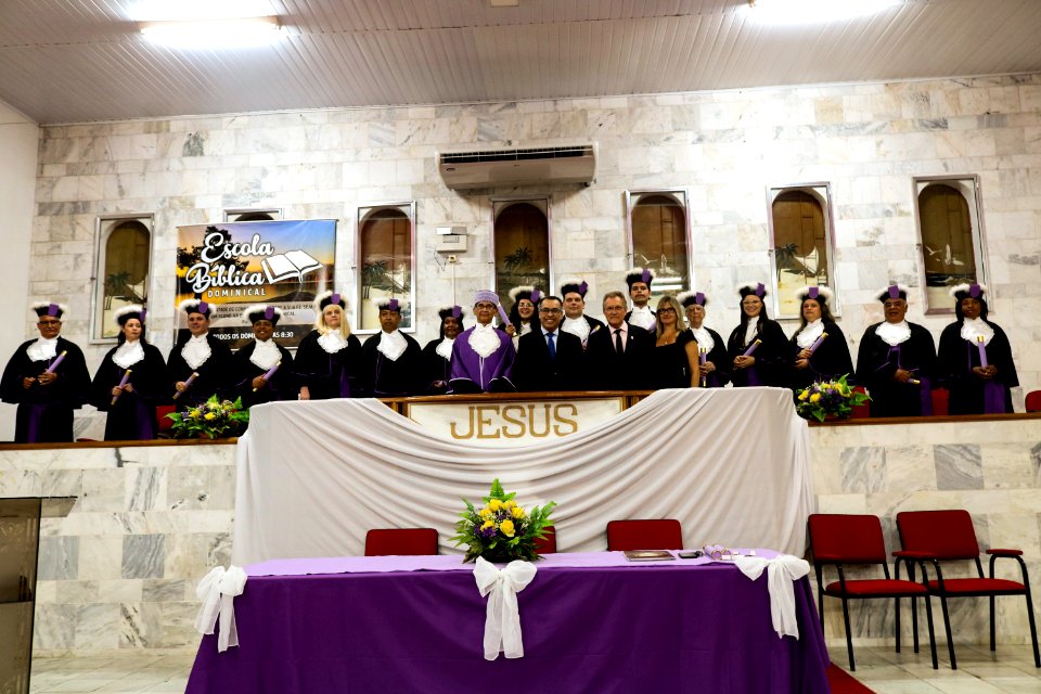 23.02.2019 - Vice-prefeito Idemar na solenidade de formatura em Teologia na Igreja Evangélica Assembleia de Deus - Foto Michel Corvello