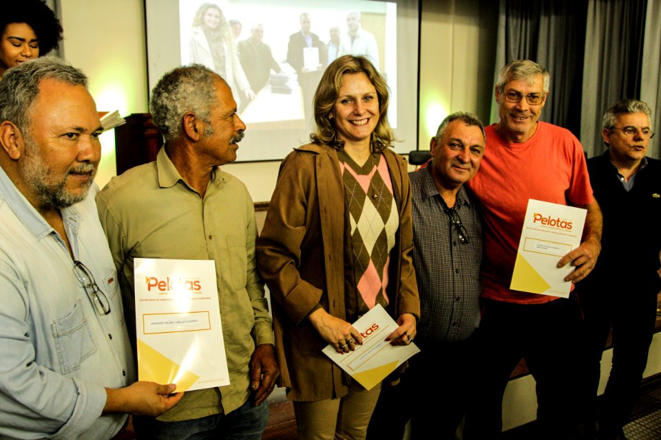 18.09.2018 - Prefeita Paula Mascarenhas durante entrega de lotes de regularização fundiária da ocupação Uruguai - 143 famílias - Foto: Gustavo Vara