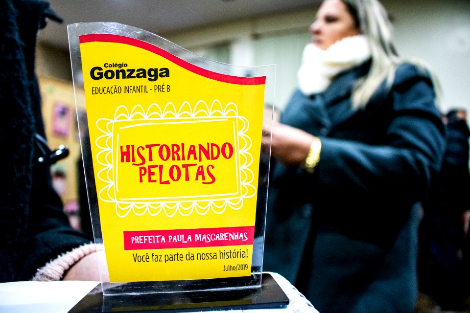 05.07.2019 - Prefeita Paula Mascarenhas visita exposição em homenagem ao aniversário de Pelotas no colégio Gonzaga - Foto Michel Corvello