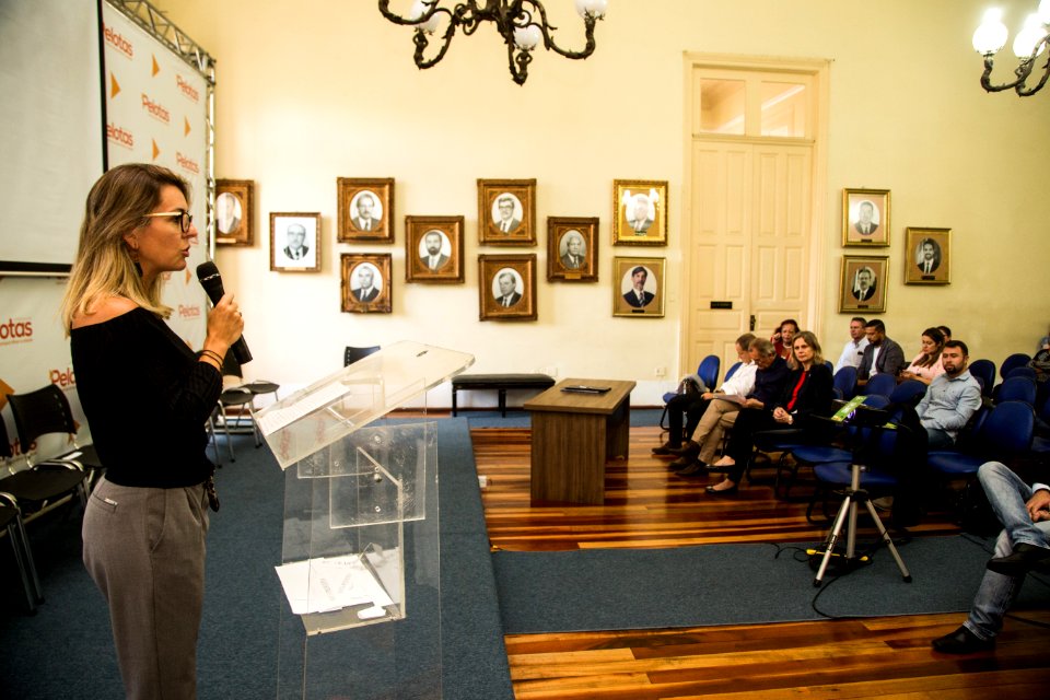 17.04.2019 - Prefeita Paula Mascarenhas realiza assinatura do termo de colaboração entre Prefeitura, via Secretaria de Assistência Social, e CIEE, tendo como objetivo a concessão de apoio para implementação das ações do programa Acesso ao Trabalho alinhad