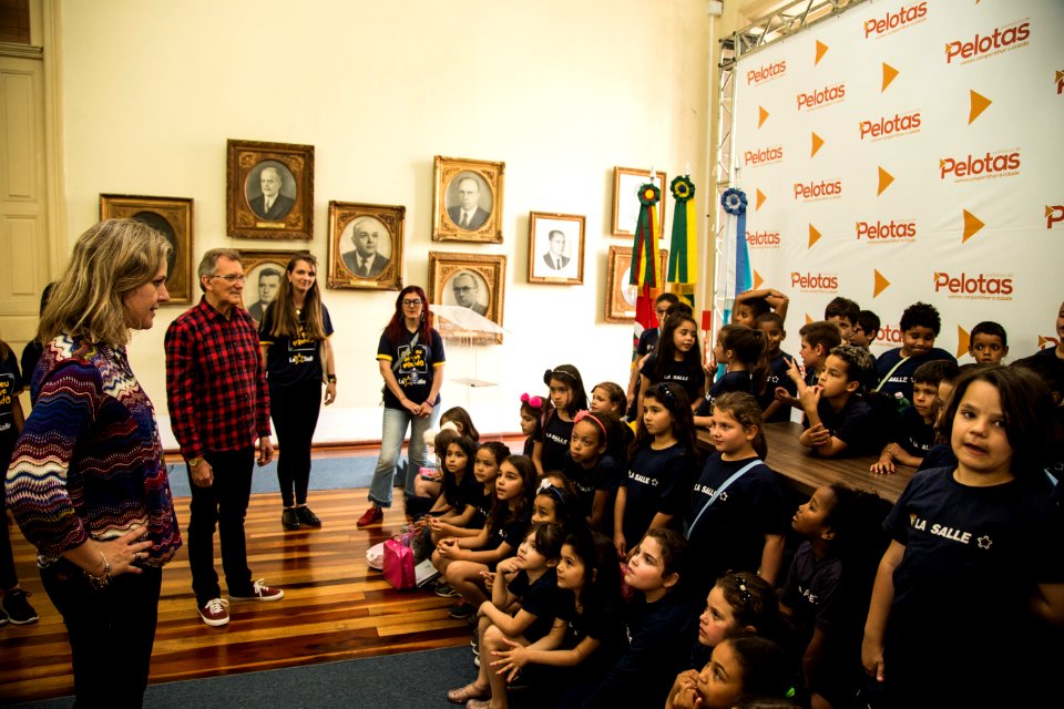 06.11.2018  - Prefeita Paula Mascarenhas e o vice Idemar Barz recebem no Paço Municipal alunos da rede La Salle de escolas - Foto: Gustavo Vara