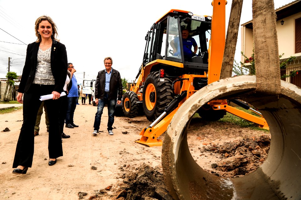 11.10.2018 - Prefeita Paula Mascarenhas e o vice Idemar Barz realizam a entrega de veículos no reservatório R5, entrega de máquinas e visita nas obras do Sanep,  no Fragata - Foto: Gustavo Vara