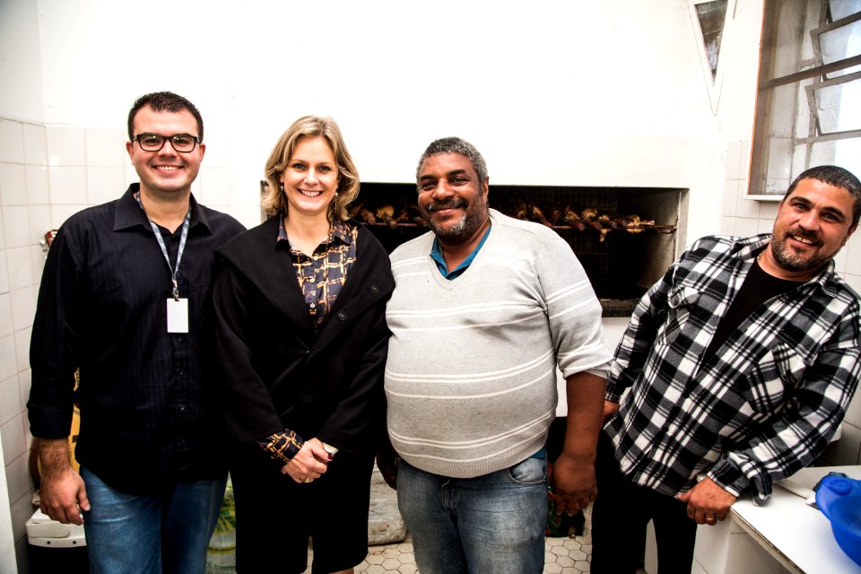 17.05.2019 - Prefeita Paula Mascarenhas participa do almoço de confraternização dos apenados do MOP com a presença de familiares - Foto: Gustavo Vara