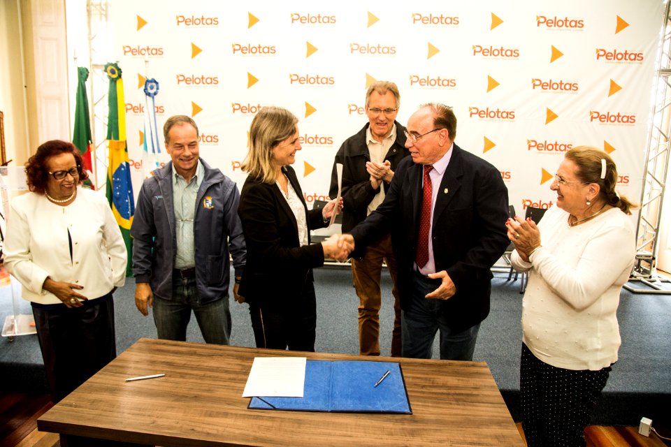 16.04.2019 - Prefeita Paula Mascarenhas realiza assinatura do decreto 6.166 que regulamenta o Fundo Municipal do Idoso - Foto: Gustavo Vara