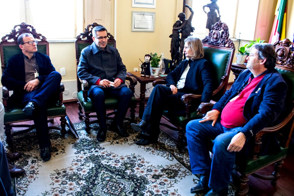 04.07.2019 - Prefeita Paula Mascarenhas em reunião com a Emater - Foto Michel Corvello