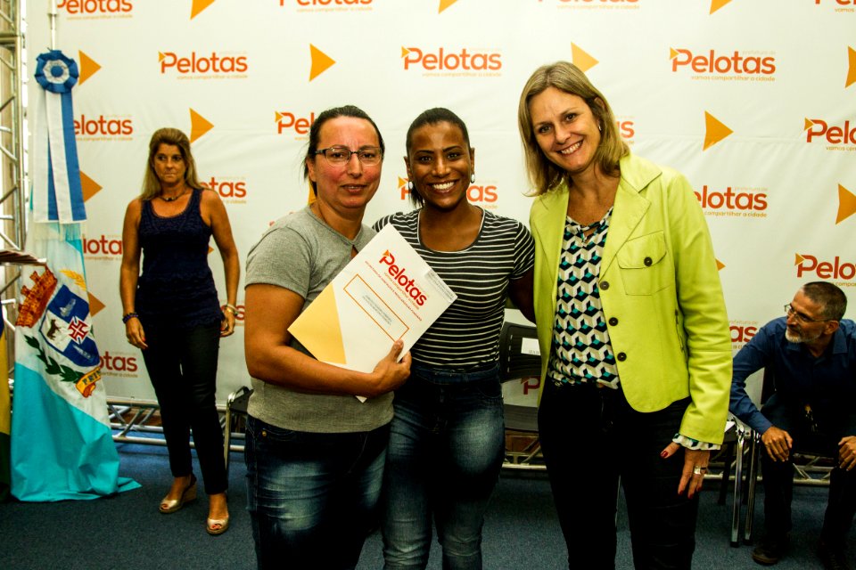 13.02.2019 - Prefeita Paula Mascarenhas realiza a entrega de contratos e carnês da Regularização Fundiária  do Navegantes - Foto: Gustavo Vara