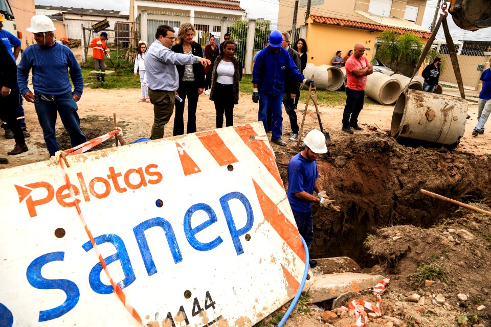 11.10.2018 - Prefeita Paula Mascarenhas e o vice Idemar Barz realizam a entrega de veículos no reservatório R5, entrega de máquinas e visita nas obras do Sanep,  no Fragata - Foto: Gustavo Vara