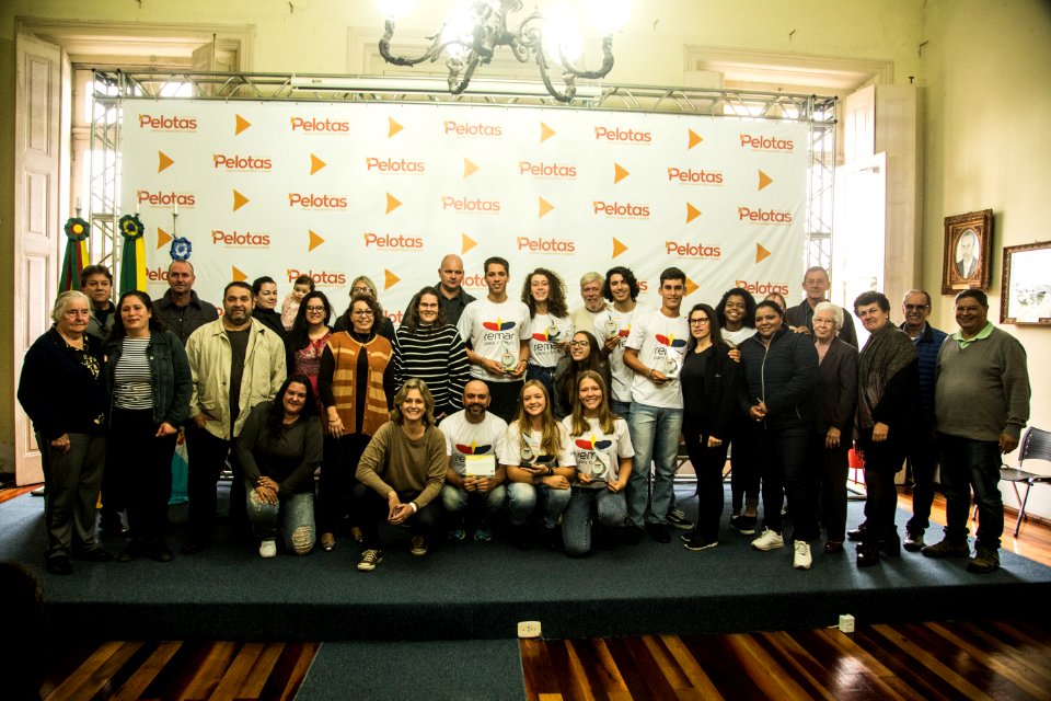 14.05.2019 - Prefeita Paula Mascarenhas realiza a entrega  de homenagens aos participantes do projeto Remar Para o Futuro - Foto: Gustavo Vara
