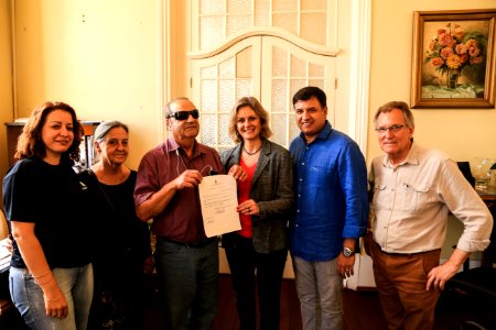 30.11.2018 - Prefeita Paula Mascarenhas e o vice Idemar Barz durante ato de assinatura da lei 6647 que institui o dia 13 de dezembro como dia municipal do Deficiente Visual de autoria do vereador Fabrício Tavares - Foto: Gustavo Vara