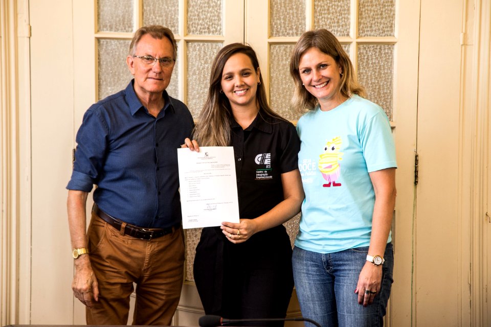01.04.2019 - Prefeita Paula Mascarenhas realiza assinatura da portaria que constitui a comissão especial responsável pelo processo eleitoral do Conselho Tutelar - Foto: Gustavo Vara
