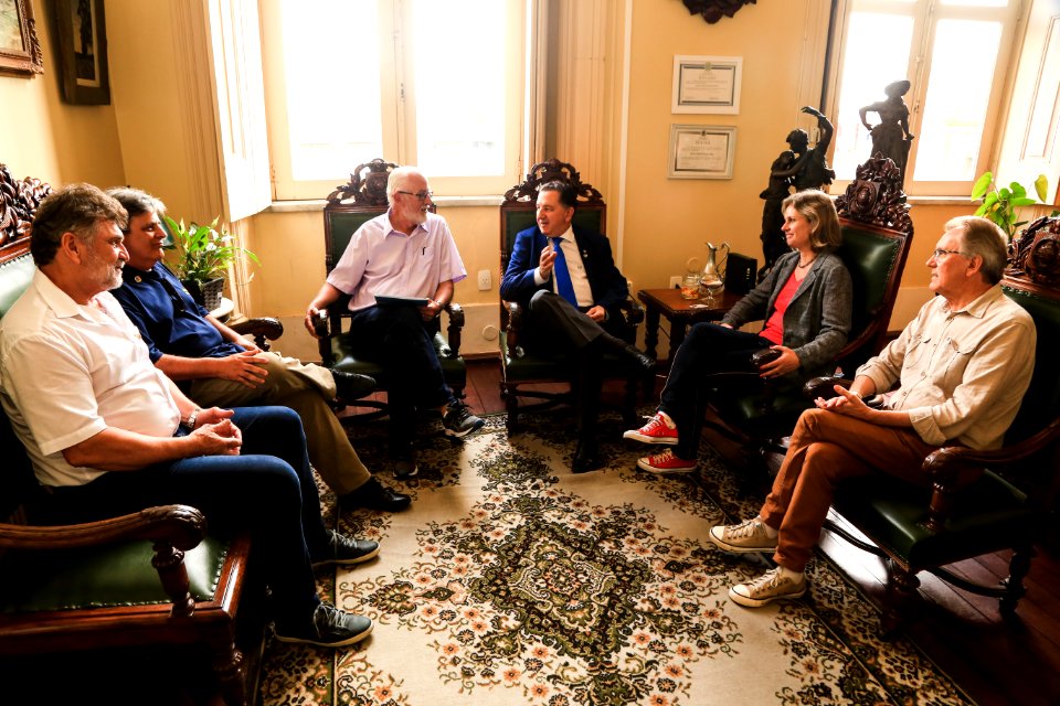 30.11.2018 - Prefeita Paula Mascarenhas e o vice Idemar Barz em reunião com o governador do Rotary, Waldemar Moraes  - Foto: Gustavo Vara