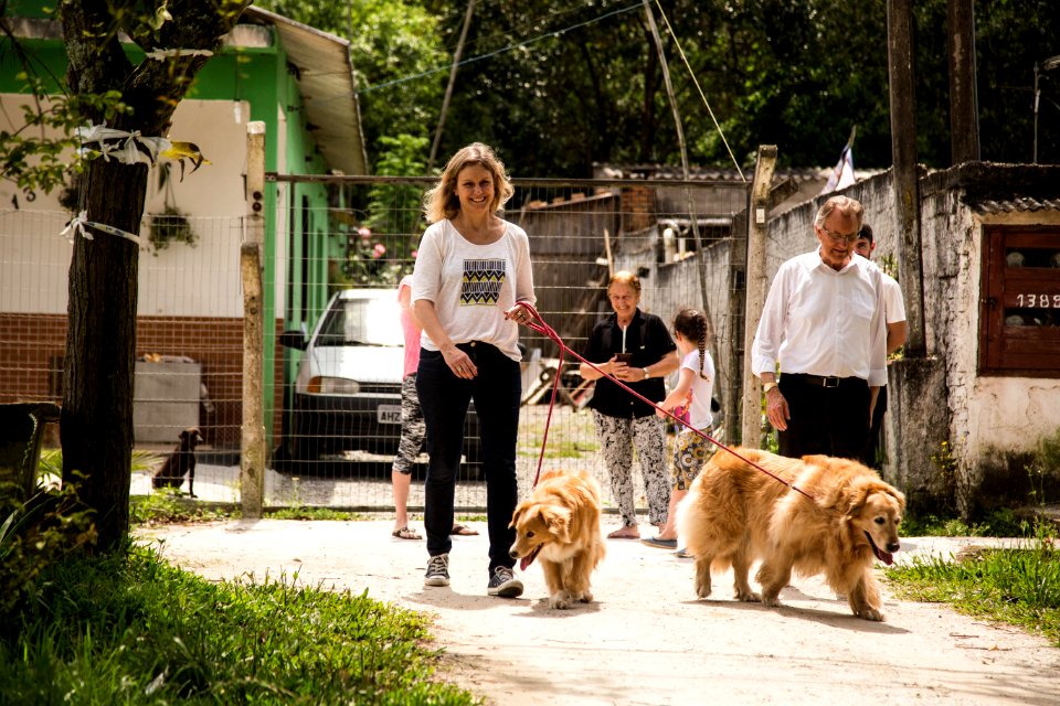 18.10.2018 - Prefeita Paula Mascarenhas e o vice Idemar Barz realizam caminhada de entrega das avenidas 25 de julho e Leopoldo Brod - Foto: Gustavo Vara