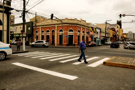 12.11.2018 - Nova pintura nas faixas de pedestres da Tiradentes com XV - Foto Michel Corvello