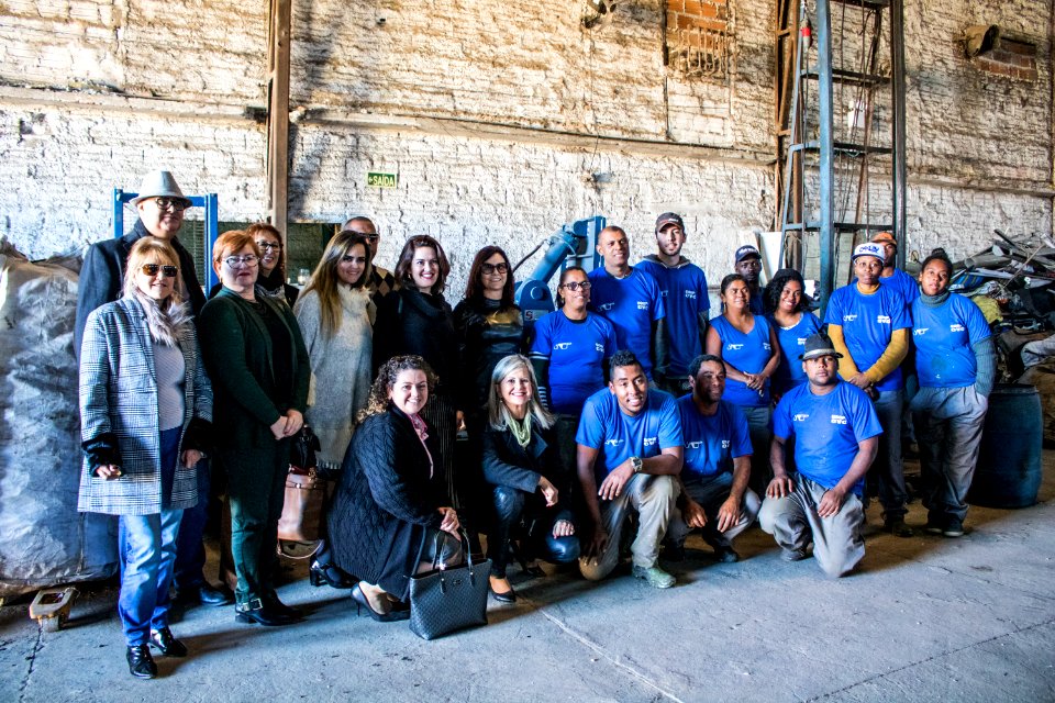 27.06.2019 -  Doação de máquina de prensar latinha para a Cooperativa de Reciclagem da Vila Castilhos - Foto Michel Corvello