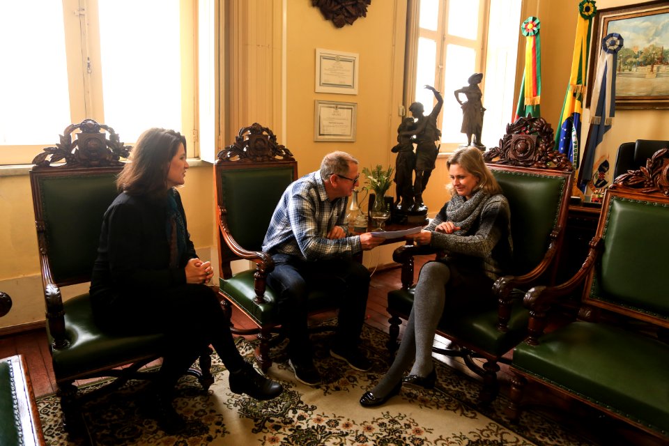 13.09.2018 - Prefeita Paula entrega de convite para o XXXIV EICON - Foto Gustavo Vara