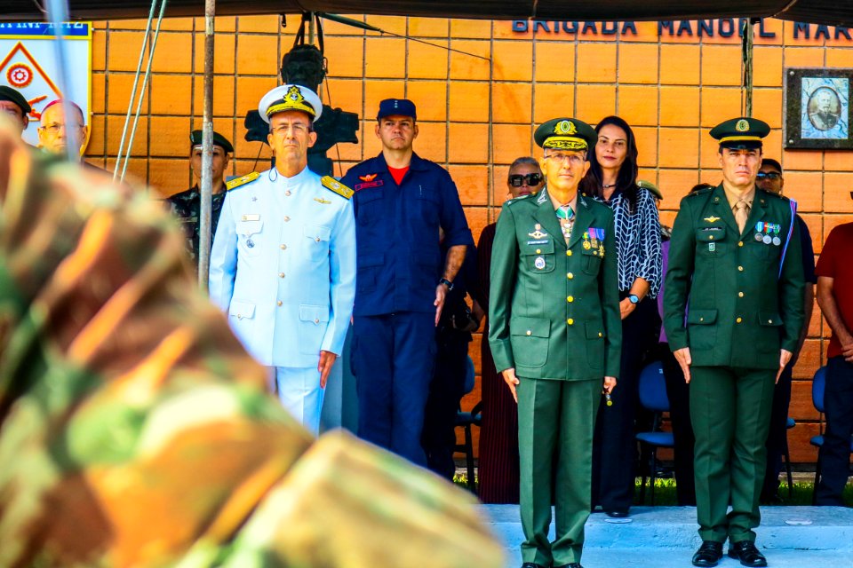 17.04.2019 - Vice-prefeito Idemar Barz é homenageado pelo Exército Brasileiro