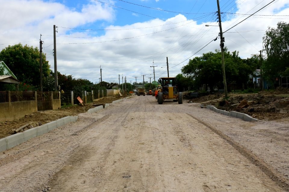 25.03.2019 - Vice-prefeito Idemar e secretário Roberto Ramalho visitam obras Rua Theodoro Born - Foto Michel Corvello