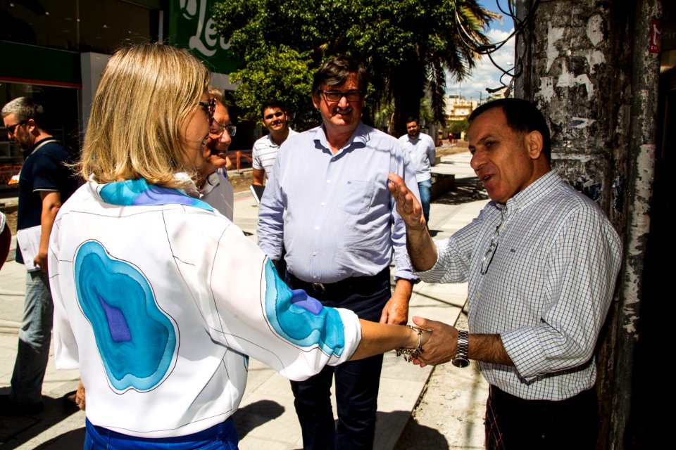 01.03.2019 - Prefeita Paula Mascarenhas e o vice Idemar Barz durante caminhada de vistoria à obra do Calçadão - Foto: Gustavo Vara