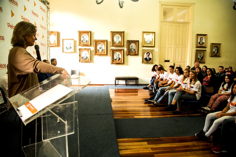 14.05.2019 - Prefeita Paula Mascarenhas realiza a entrega  de homenagens aos participantes do projeto Remar Para o Futuro - Foto: Gustavo Vara