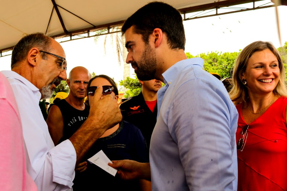 23.02.2019 - Prefeita Paula e governador Eduardo na entrega da medalha aos guarda vidas no Laranjal - Foto Michel Corvello