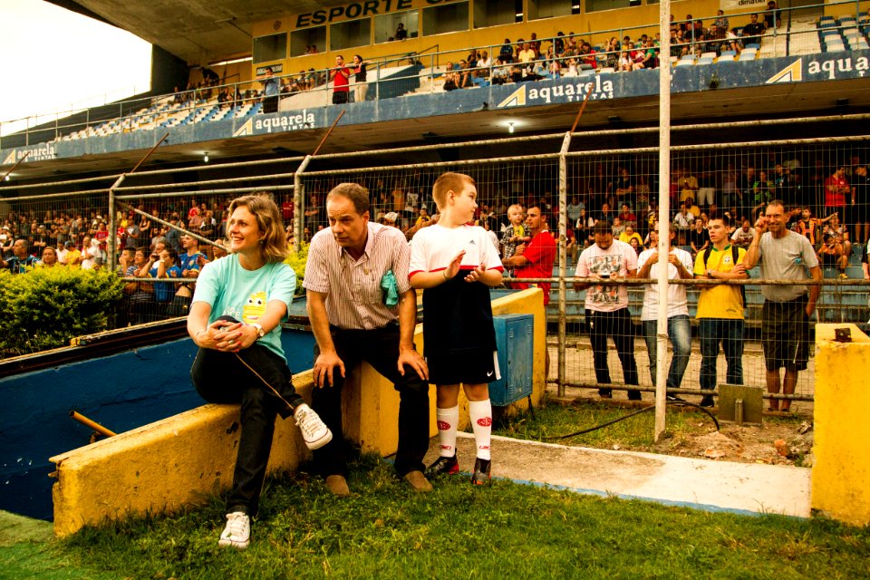 21.12.2018 - Partida de futebol beneficente Futebol Solidário - Amigos do Taison X Amigos do Daniel Carvalho para arrecadar alimentos para os abrigos municipais - Foto: Gustavo Vara