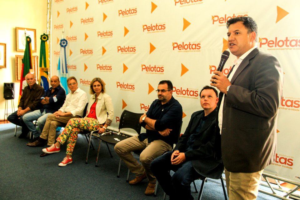 03.01.2018 - Prefeita Paula Mascarenhas realiza a assinatura da lei 6.664 de 27/12/18 que regulamenta o serviço de transporte individual de passageiros em veículos de taxi - Foto: Gustavo Vara