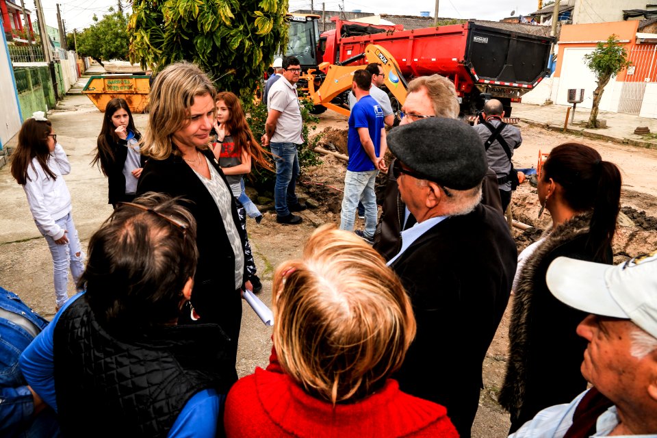 11.10.2018 - Prefeita Paula Mascarenhas e o vice Idemar Barz realizam a entrega de veículos no reservatório R5, entrega de máquinas e visita nas obras do Sanep,  no Fragata - Foto: Gustavo Vara