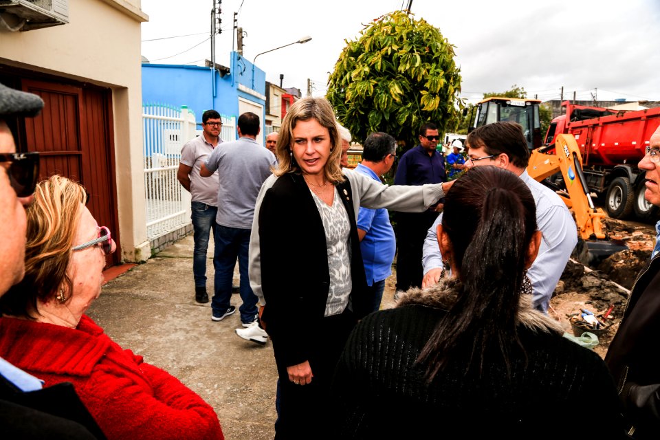11.10.2018 - Prefeita Paula Mascarenhas e o vice Idemar Barz realizam a entrega de veículos no reservatório R5, entrega de máquinas e visita nas obras do Sanep,  no Fragata - Foto: Gustavo Vara