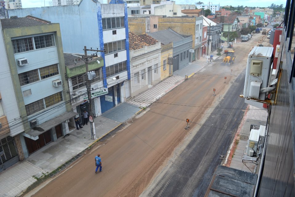 08.03.2019 - Obras na rua Marechal Deodoro