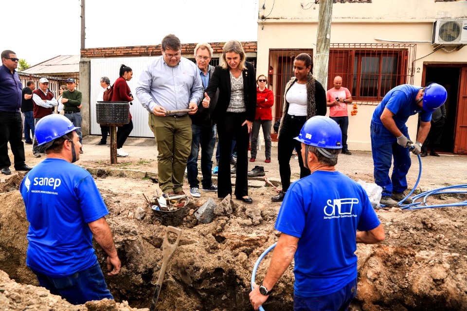 11.10.2018 - Prefeita Paula Mascarenhas e o vice Idemar Barz realizam a entrega de veículos no reservatório R5, entrega de máquinas e visita nas obras do Sanep,  no Fragata - Foto: Gustavo Vara