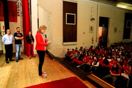 09.10.2018 - Prefeita Paula Mascarenhas durante palestra aos alunos do 9° ano do Colégio Gonzaga - Foto: Gustavo Vara