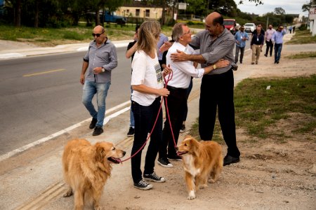 18.10.2018 - Prefeita Paula Mascarenhas e o vice Idemar Barz realizam caminhada de entrega das avenidas 25 de julho e Leopoldo Brod - Foto: Gustavo Vara