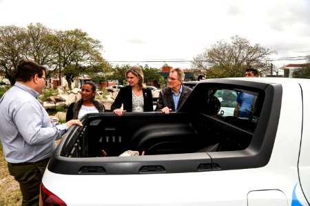 11.10.2018 - Prefeita Paula Mascarenhas e o vice Idemar Barz realizam a entrega de veículos no reservatório R5, entrega de máquinas e visita nas obras do Sanep,  no Fragata - Foto: Gustavo Vara
