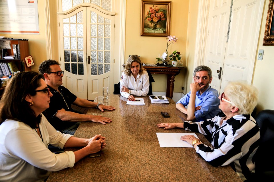 08.10.2018 - 15h30 - Prefeita Paula Mascarenhas durante reunião com Sociedade Música pela Música - Foto: Gustavo Vara