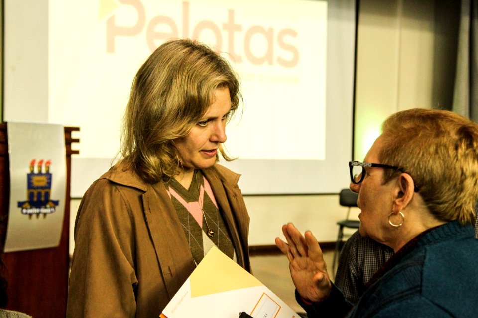 18.09.2018 - Prefeita Paula Mascarenhas durante entrega de lotes de regularização fundiária da ocupação Uruguai - 143 famílias - Foto: Gustavo Vara