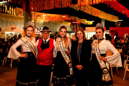 31.10.2018 - Prefeita Paula Mascarenhas e o vice Idemar Barz participam do jantar de abertura da Oktoberfest de Pelotas - Foto: Gustavo Vara