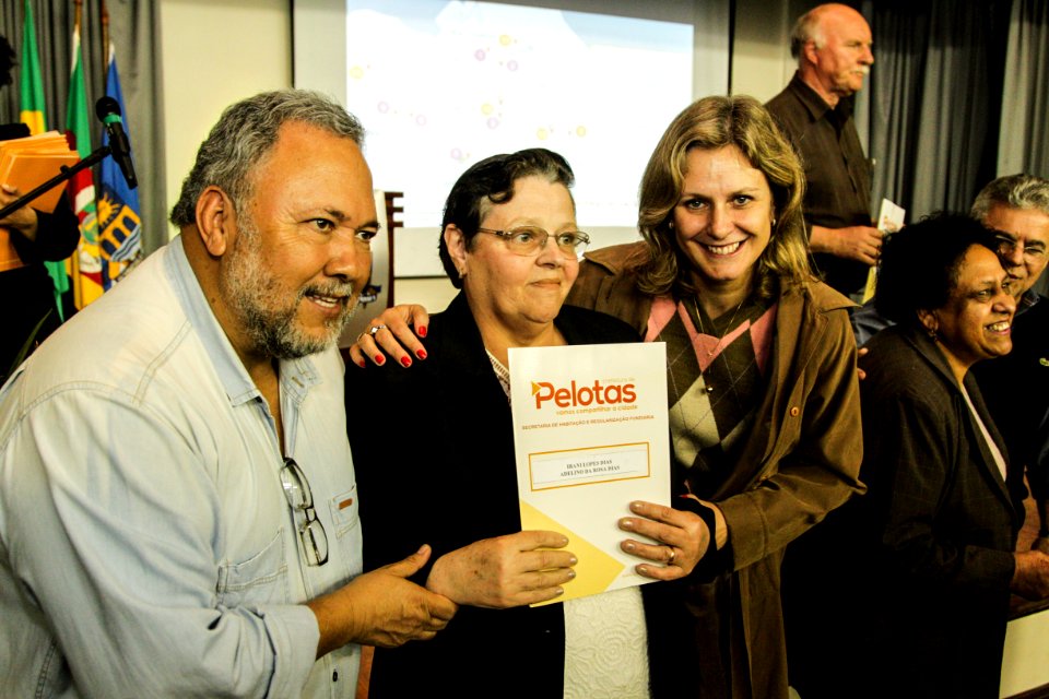 18.09.2018 - Prefeita Paula Mascarenhas durante entrega de lotes de regularização fundiária da ocupação Uruguai - 143 famílias - Foto: Gustavo Vara