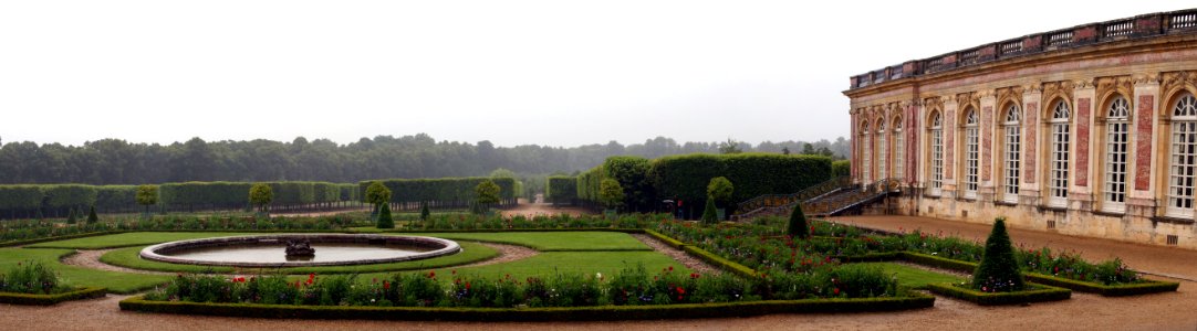 Gardens at Trianon Palace