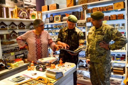 19.10.2018 - Visita do Exército uruguaio no mercado - Foto Michel Corvello-14