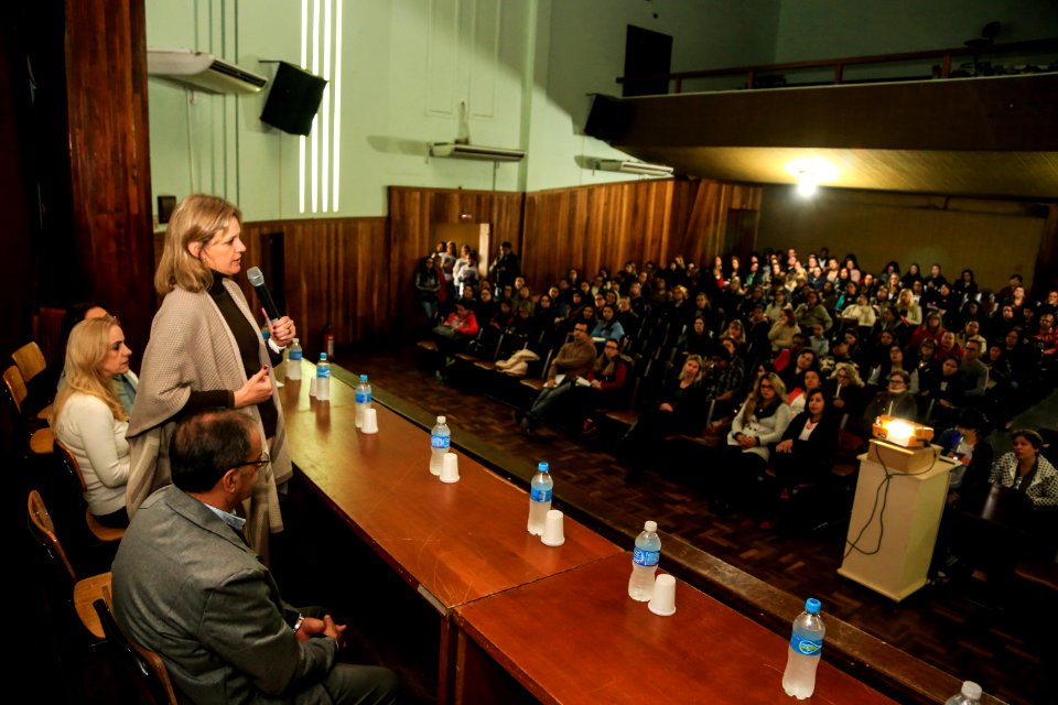 10.09.2018 - Prefeita Paula Mascarenhas  durante a cerimônia de Início da formação da Escola da Paz, no auditório do IFSUL - Foto: Gustavo Vara