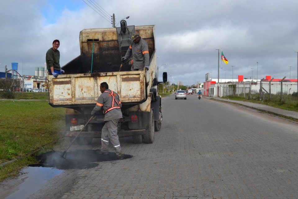10.07.2018 - SSUI - Tapa buraco na Idelfonso Simões Lopes Neto - Foto Janine Tomberg (6)