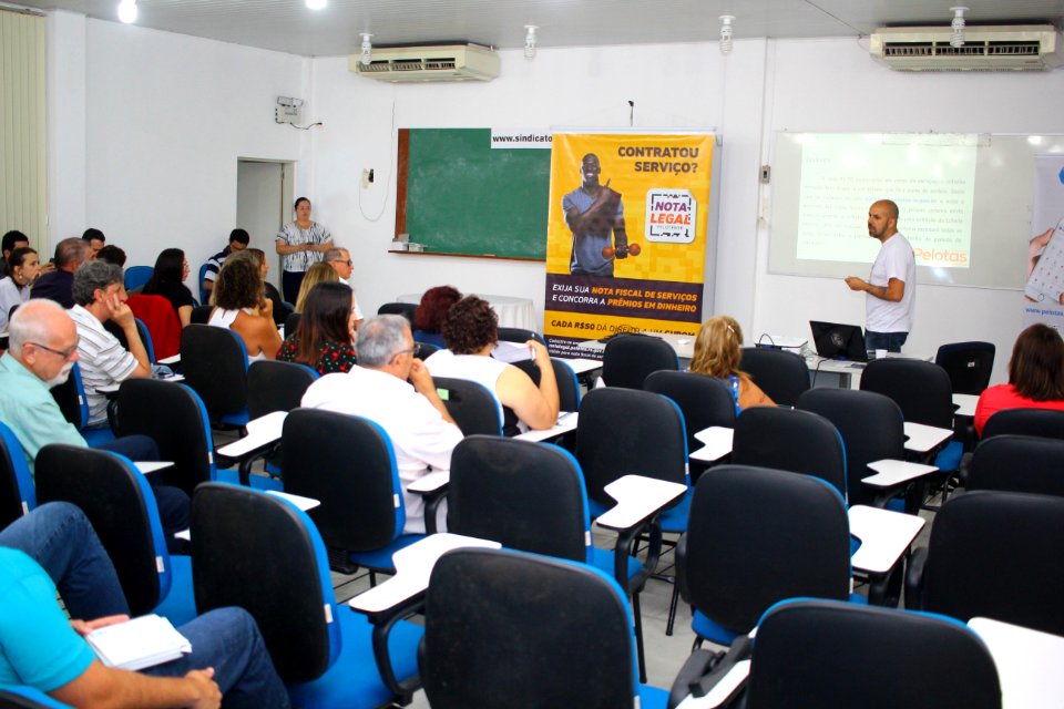 12.11.2018 - SMF - Palestra Programa Nota Legal Pelotense - Foto Marcel Avila