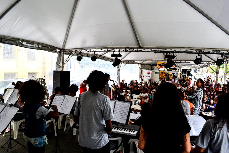 12.11.2018 - Apresentação da Orquestra Estudantil Municipal na Feira do Livro - Foto: Luiza Meirelles