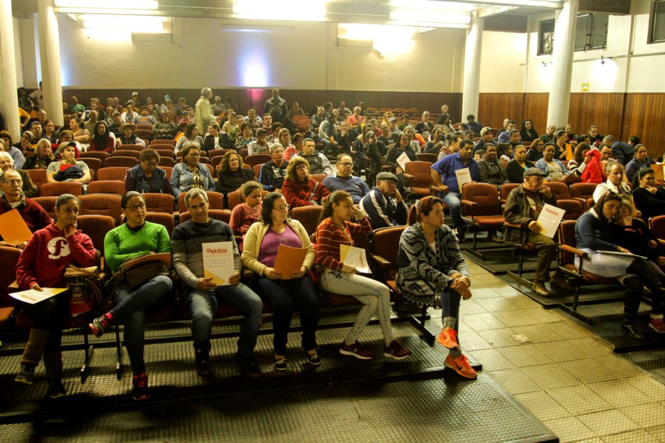 18.09.2018 - Prefeita Paula Mascarenhas durante entrega de lotes de regularização fundiária da ocupação Uruguai - 143 famílias - Foto: Gustavo Vara