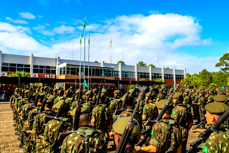 17.04.2019 - Vice-prefeito Idemar Barz é homenageado pelo Exército Brasileiro