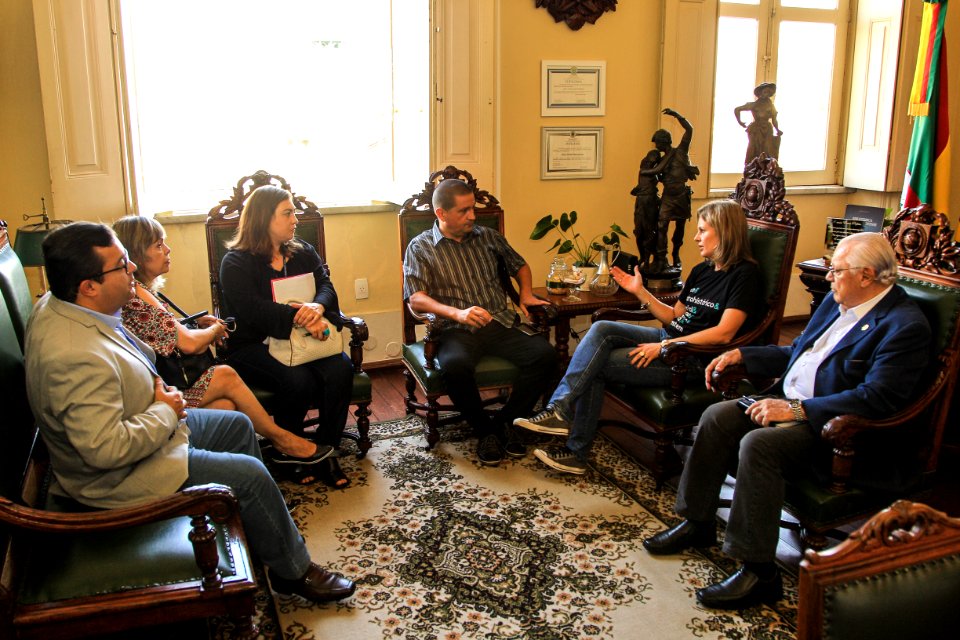 20.04.2018 - Prefeita Paula Mascarenhas durante reunião com Dr. Marcelo Malizia Cabral e com secretário de Administração e Recursos Humanos, Abel Dourado - Foto: Gustavo Vara