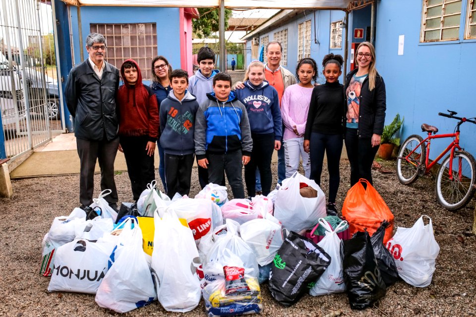 08.08.2018 SAS - Entrega de donativos da Escola Antônio Ronna - Fotos Gustavo Mansur